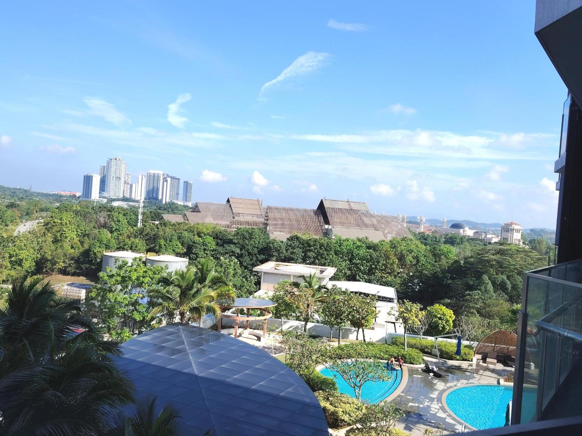 Almas Suites Poolview Netflix 100Mbps Bystay Нусаджайя Экстерьер фото